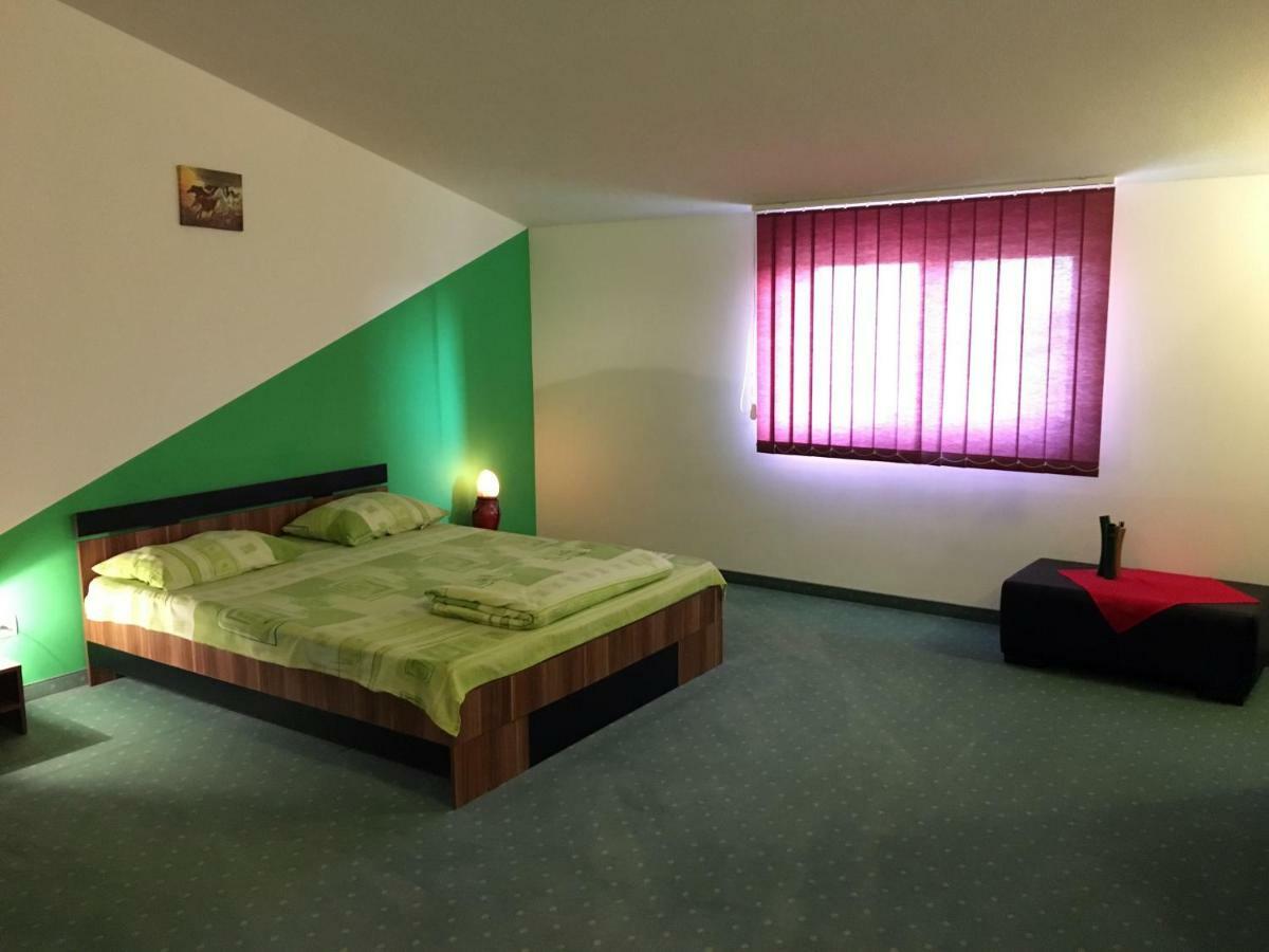 Ranch Robert Hotell Dudestii Noi Exteriör bild