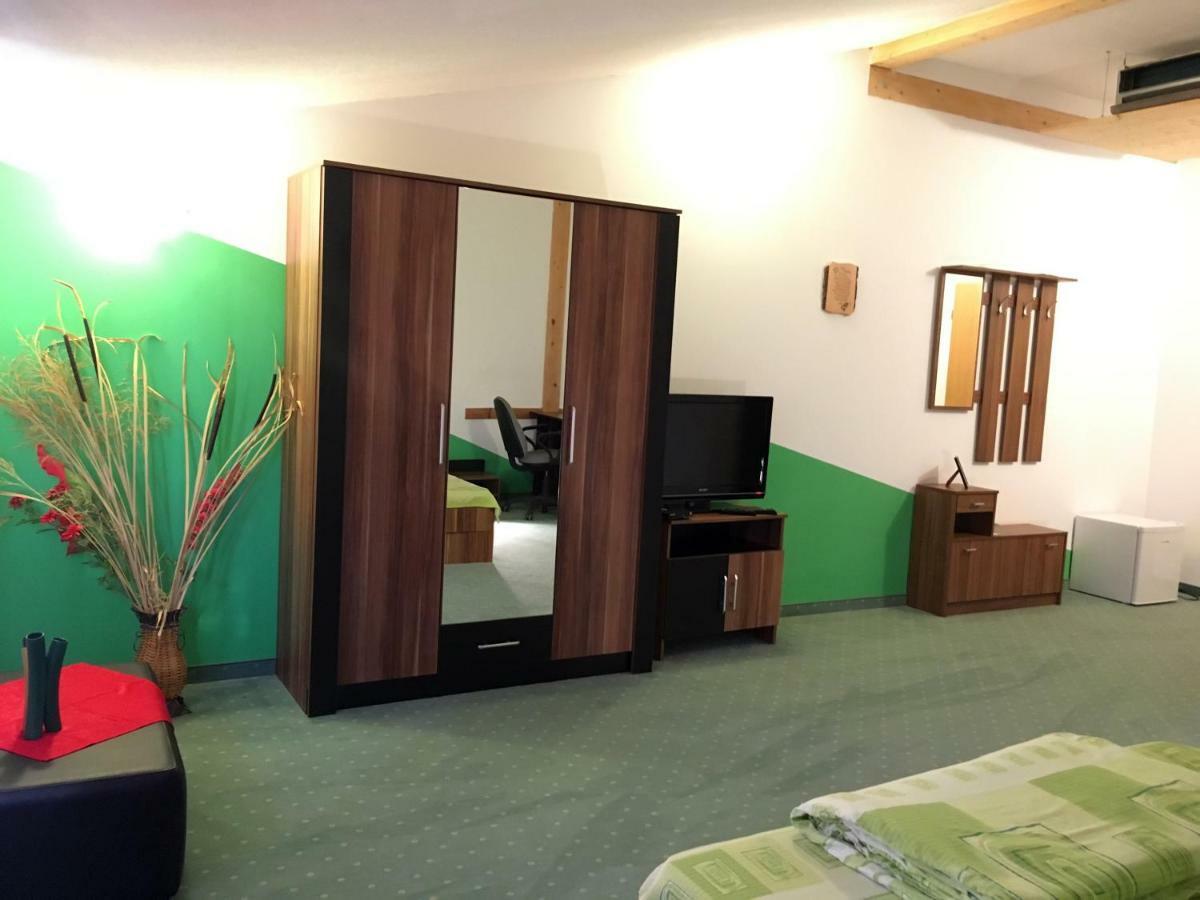 Ranch Robert Hotell Dudestii Noi Exteriör bild